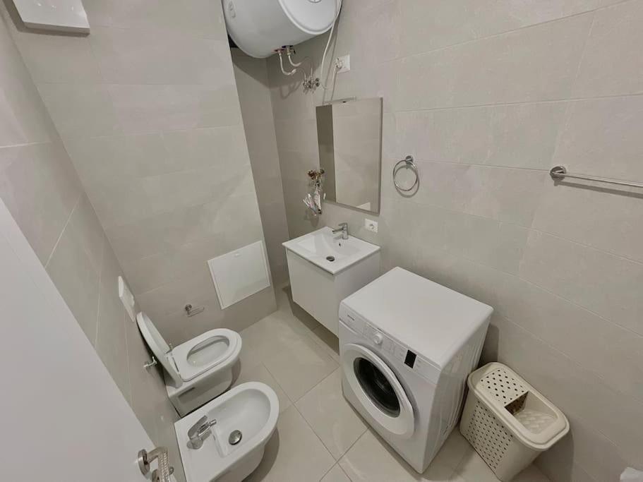Coral Apartment - City Center ติรานา ภายนอก รูปภาพ